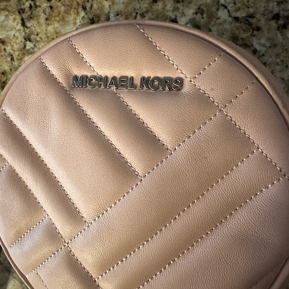 👛 Michael Kors canteen crossbody purse👛 - Picture 2 of 4